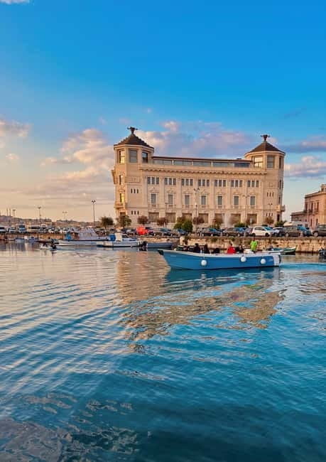 Syracuse: Ortigia Island and Sea Caves Boat Tour with Drinks - What to bring, what to wear, and boat comfort tips