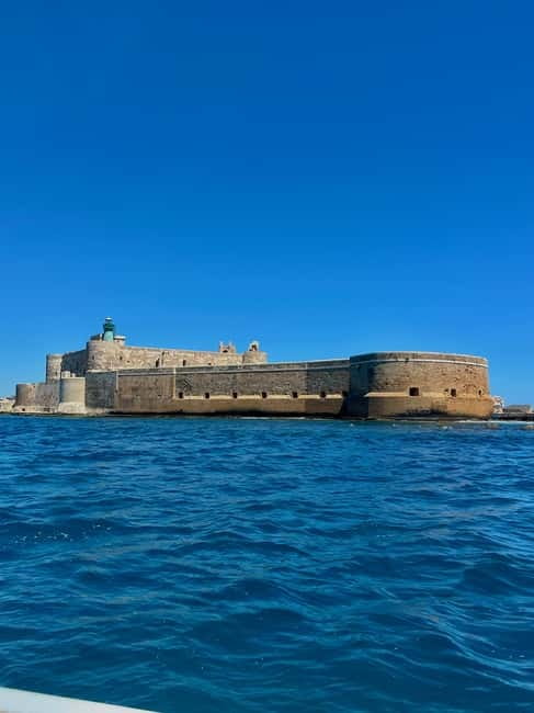 Syracuse: Ortigia Island and Sea Caves Boat Tour with Drinks - From the bridge to the caves: the route you’ll actually follow