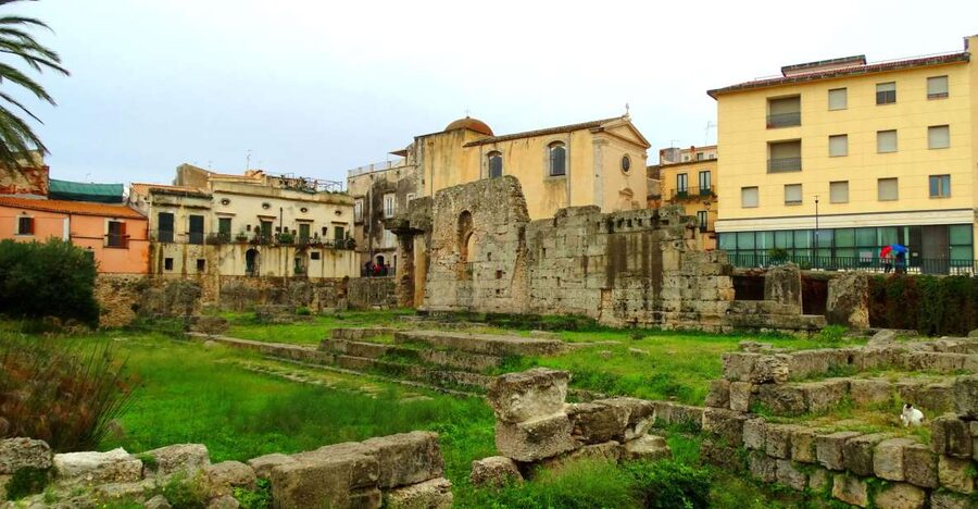 Syracuse: Ortygia & Neapolis Archaeological Park Guided Tour - Ortygia squares: Archimede, Diana Fountain, and Minerva’s white limestone