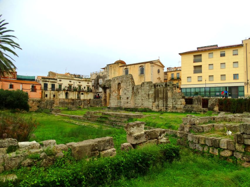 Syracuse: Ortygia & Neapolis Archaeological Park Guided Tour - Umbertino Bridge start, and the Temple of Apollo leg