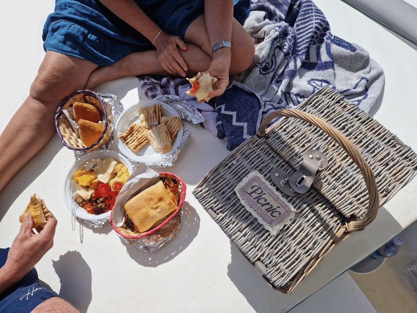 Syracuse: Picnic boat tour of Pillirina, Ortigia & sea caves - Sea Caves and Bright Reflections: What the Route Really Delivers