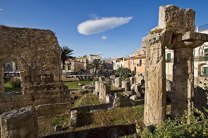 Syracuse Private Walking Tour with Traditional Lunch and Wine - Meeting Your Guide in Ortigia, Pickup by Request