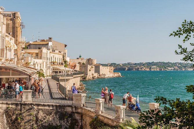Syracuse Private Walking Tour with Traditional Lunch and Wine - Via Maestranza and the Jewish Quarter: Nobility Streets and Old Identity