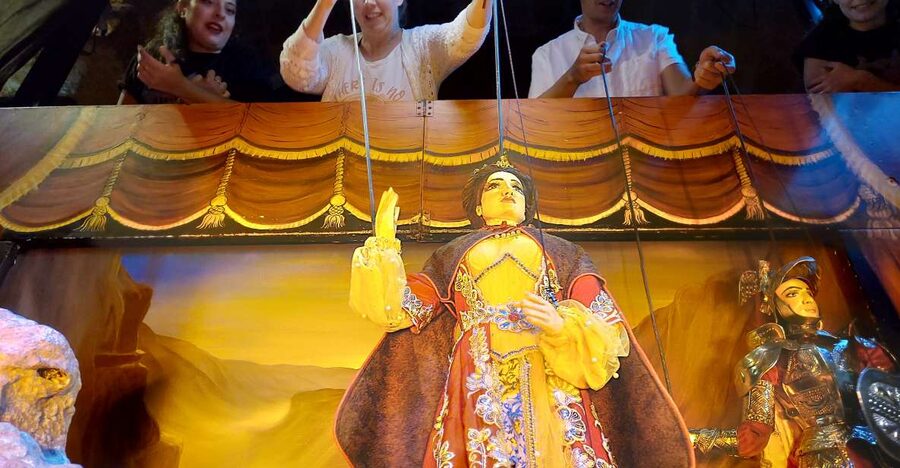 Syracuse: Sicilian Puppet Show with visit behind the scenes - The puppet stories: Roland, Orlando furioso, and medieval chaos