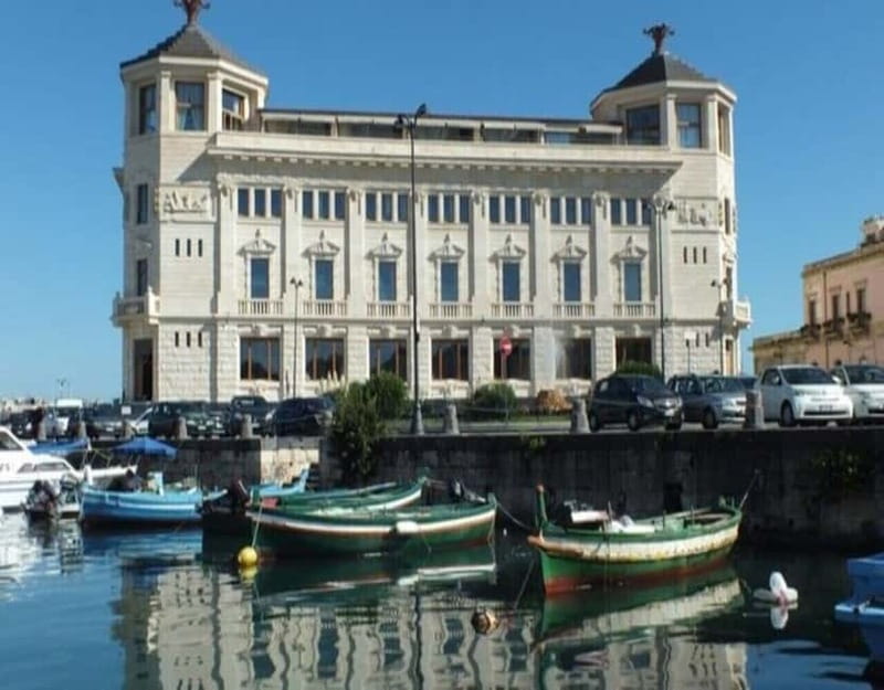 Syracuse: Sunset cruise including aperitif and swim stop - Swimming stops: how they fit the route