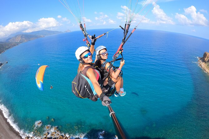 Tandem Paragliding Flight in Cefalù - Photos on the ground: what happens right after landing