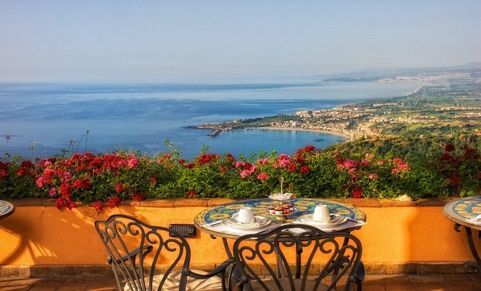 Taormina and Castelmola private and guided tour with Arancino - Why this tour works better than DIY in Taormina