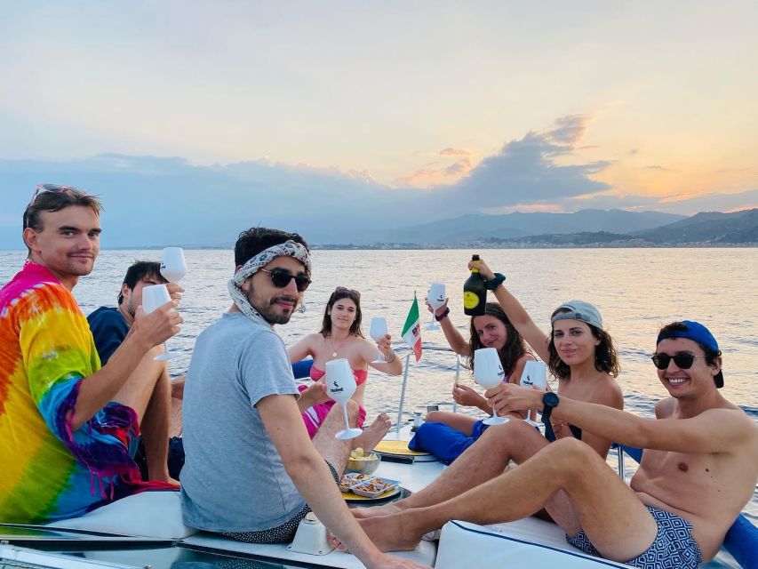 Taormina and Giardini Naxos 3/5/7 hours by PRIVATE BOAT - From Pontile Pizzichella to Taormina by boat speed (expect a moving day)