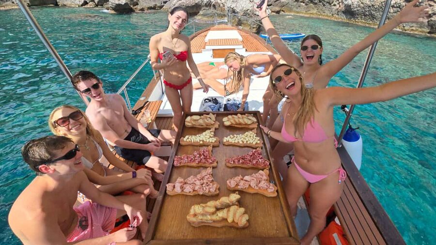 Taormina: Boat Tour with Sicilian Wine Tasting - Meeting at Lido Re Del Sole (Spisone): the spot that trips people up