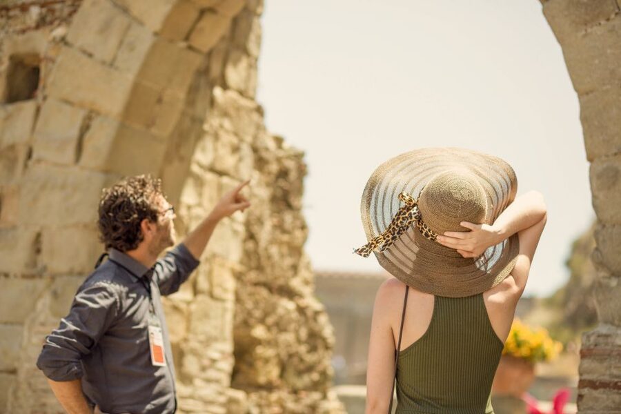 Taormina: Godfather Vs Mafia Tour with Pasta Lunch - Timing, pickup, and minivan comfort in a 5-hour day