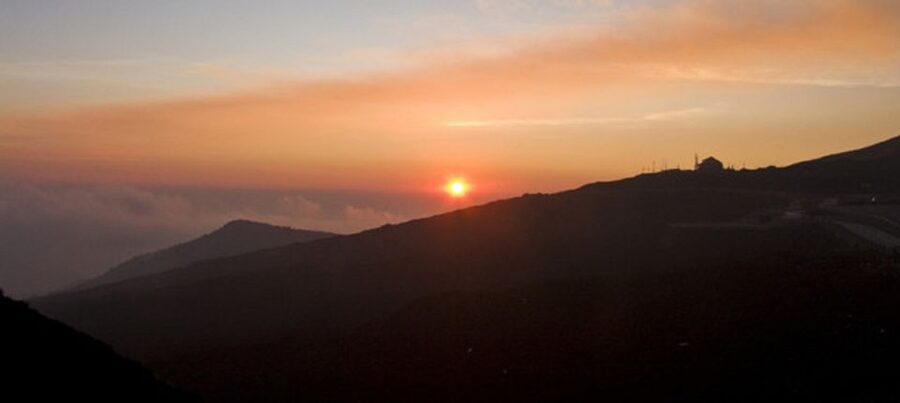 Taormina: Mount Etna Sunset Tour with Cave Visit and Tasting - Why Mount Etna sunset from Taormina feels special