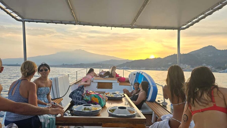 Taormina: Sunset Boat Tour with Aperitif - Getting to the boat: Spisone meeting point and the helpful drop-off