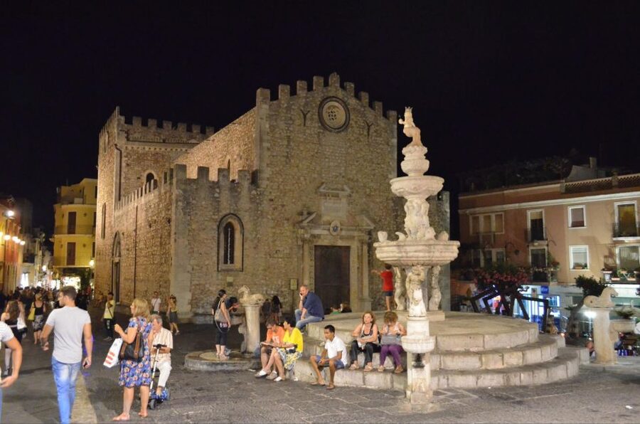 Taormina: Sunset Walking Tour & Aperitif on Rooftop Terrace - Key points to know before you go