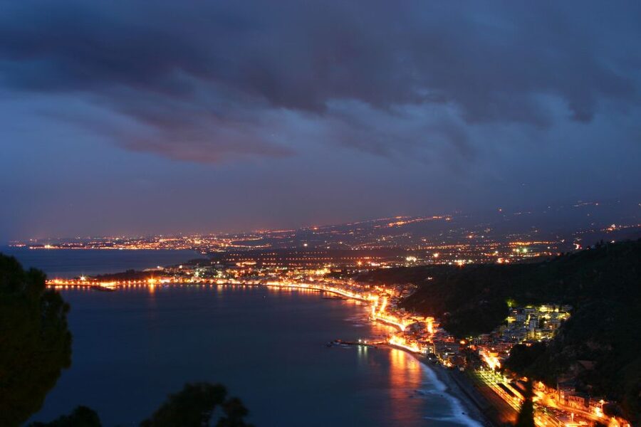 Taormina: Sunset Walking Tour & Aperitif on Rooftop Terrace - Porta Messina to sunset views, what makes Taormina special here
