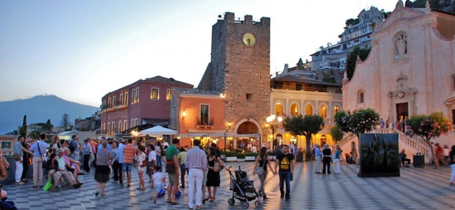 Taormina: Sunset Walking Tour & Aperitif on Rooftop Terrace - Walking Corso Umberto, Porta Messina, and the main spine of Taormina