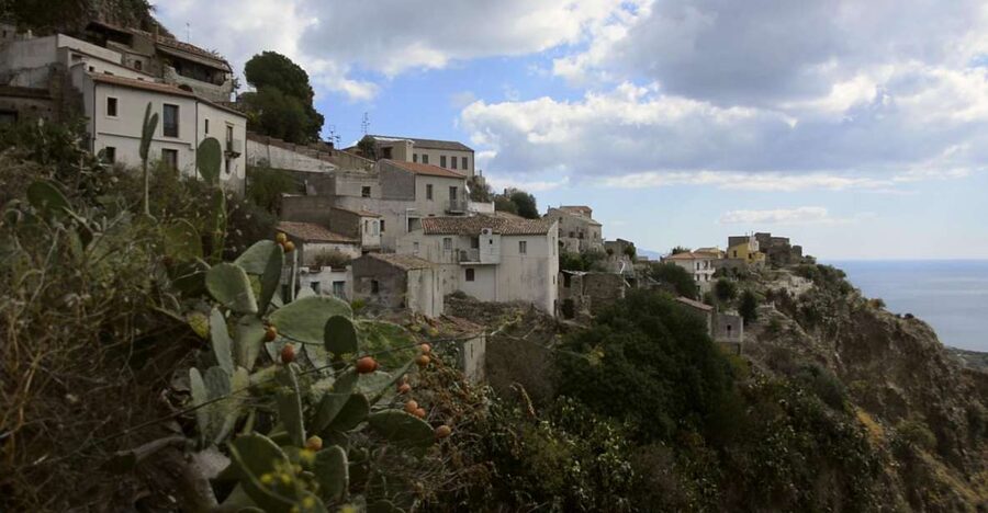 Taormina: The Godfather Film Tour to Savoca and Forza d'Agrò - Getting there from the Taormina area: meeting point and ride rhythm