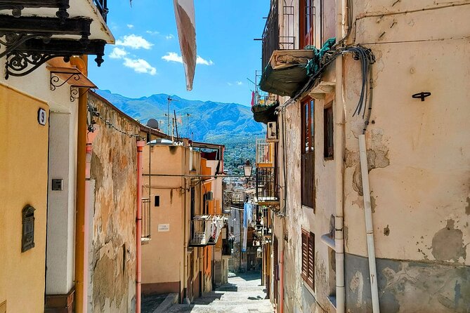 Termini Imerese Walk Tours & Sightseeing - Cinema Eden and Piazza Duomo: a sharp transition to the big squares