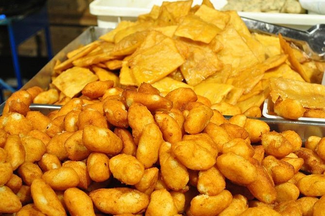 The Complete Street Food Walking Tour - History & Tasty Bites in Palermo - Starting at Capo Street Market: sfincione and the “why” behind Palermo flavor