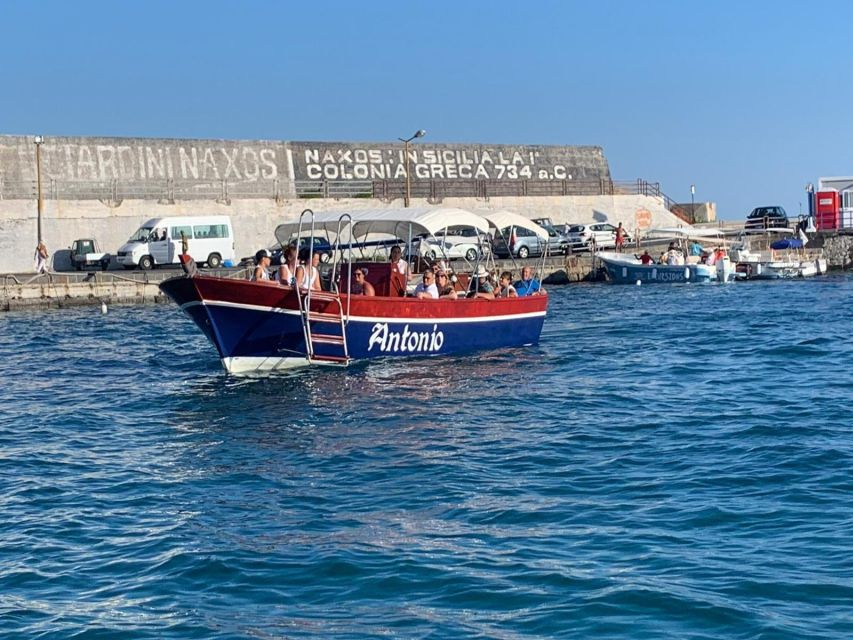 Tour di Giardini Naxos/Taormina, Isola Bella, Grotta Azzurra - Meet Captain Antonio at Via Vulcano 7, then head to the port