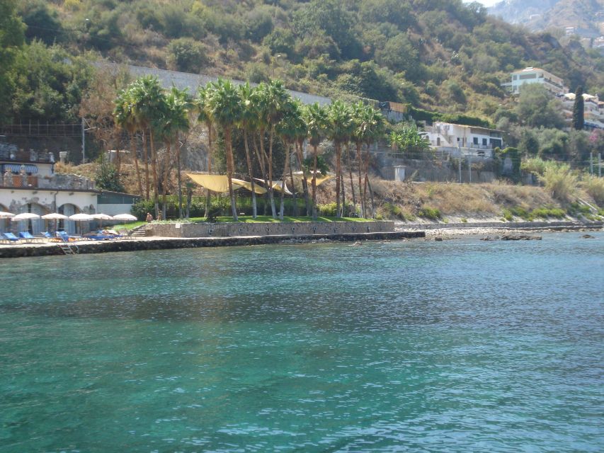 Tour di Giardini Naxos/Taormina, Isola Bella, Grotta Azzurra - Isola Bella from the sea, where swimming becomes the point