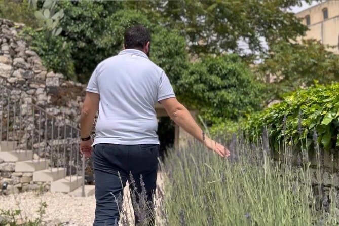 Tour in the heady scents of our garden in Ragusa - Radici - Think Natural: the start point and how the tour runs