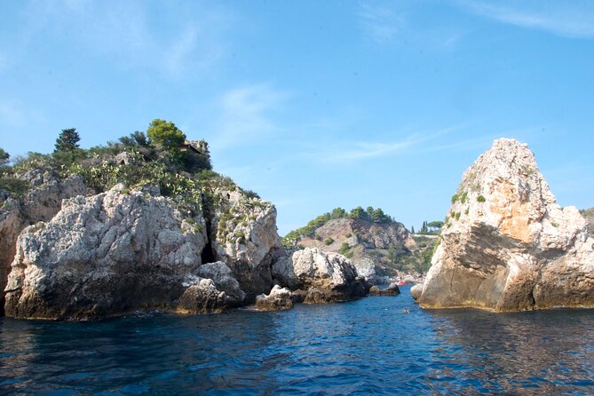Tour to Baia di Taormina, Isola Bella and Naxos - Why This Two-Stop Boat Route Makes Sense