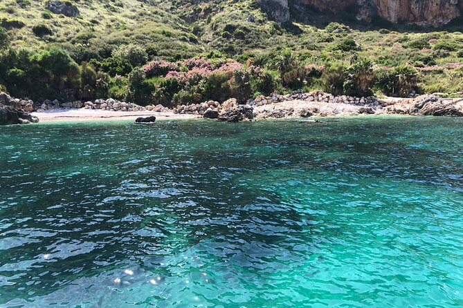 Tour to San Vito lo Capo Zingaro reserve and Castellammare - The 10:00 am departure from Via Faro, and how the day is paced