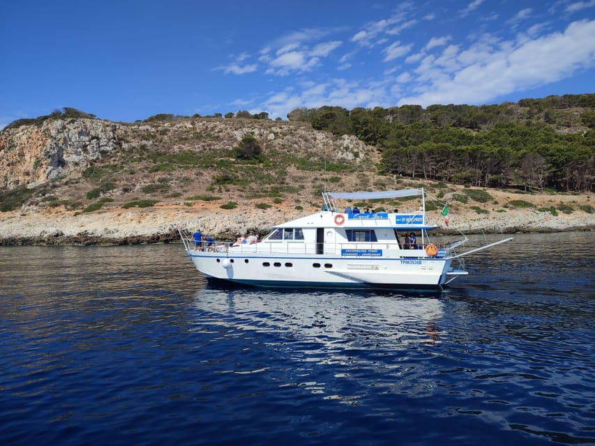 Trapani: Yacht Excursion to Levanzo and Favignana with Lunch - Lunch onboard Favignana day: water and wine included