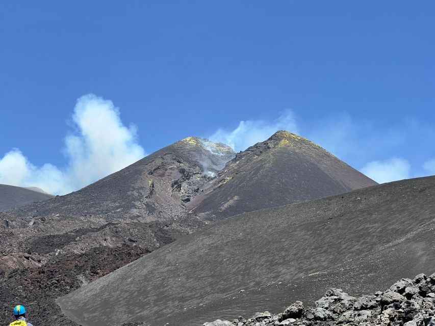 Trekking at 3000 meters on Etna - Inside the 2002 effusive crater channel around 2700m