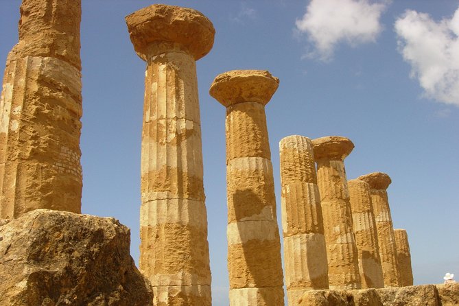 Valley of the Temples and Villa Romana del Casale Day Trip from Taormina - Comfort, walking, and who should book this