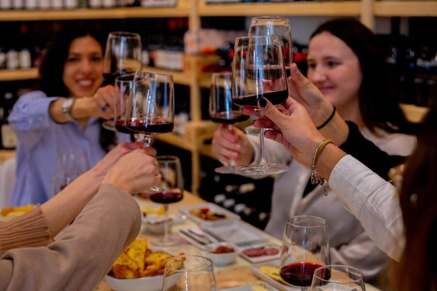 Wine tasting in Catania Historic center - Who this experience suits best, and who may want a different plan