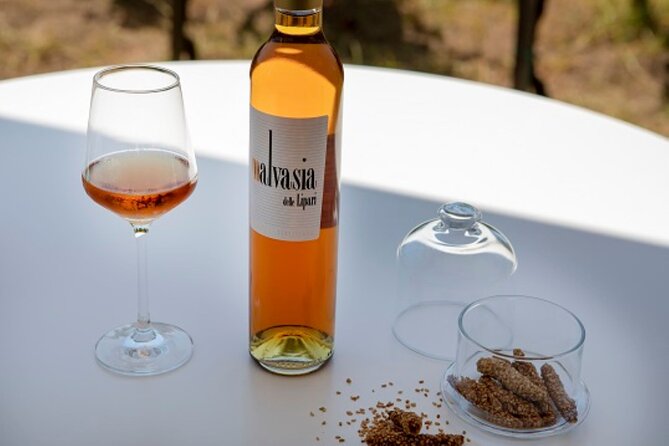 Wine tasting THE CLASSICS - The tasting flight: Bianco Pomice, Nero Ossidiana, and Malvasia passito