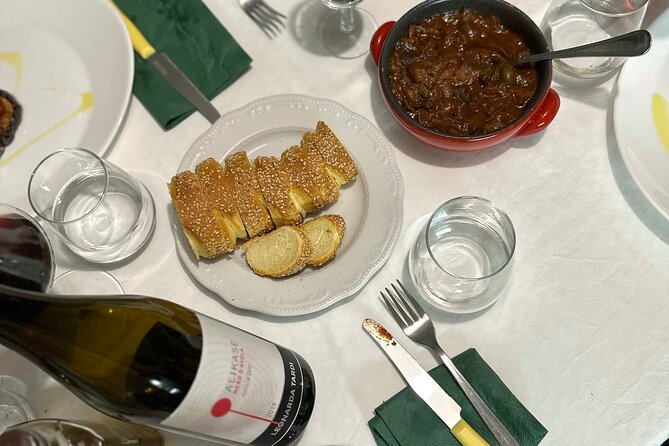 Wine tasting with gastronomic experience at Leonarda's home - Small group size: why max 12 participants feels different